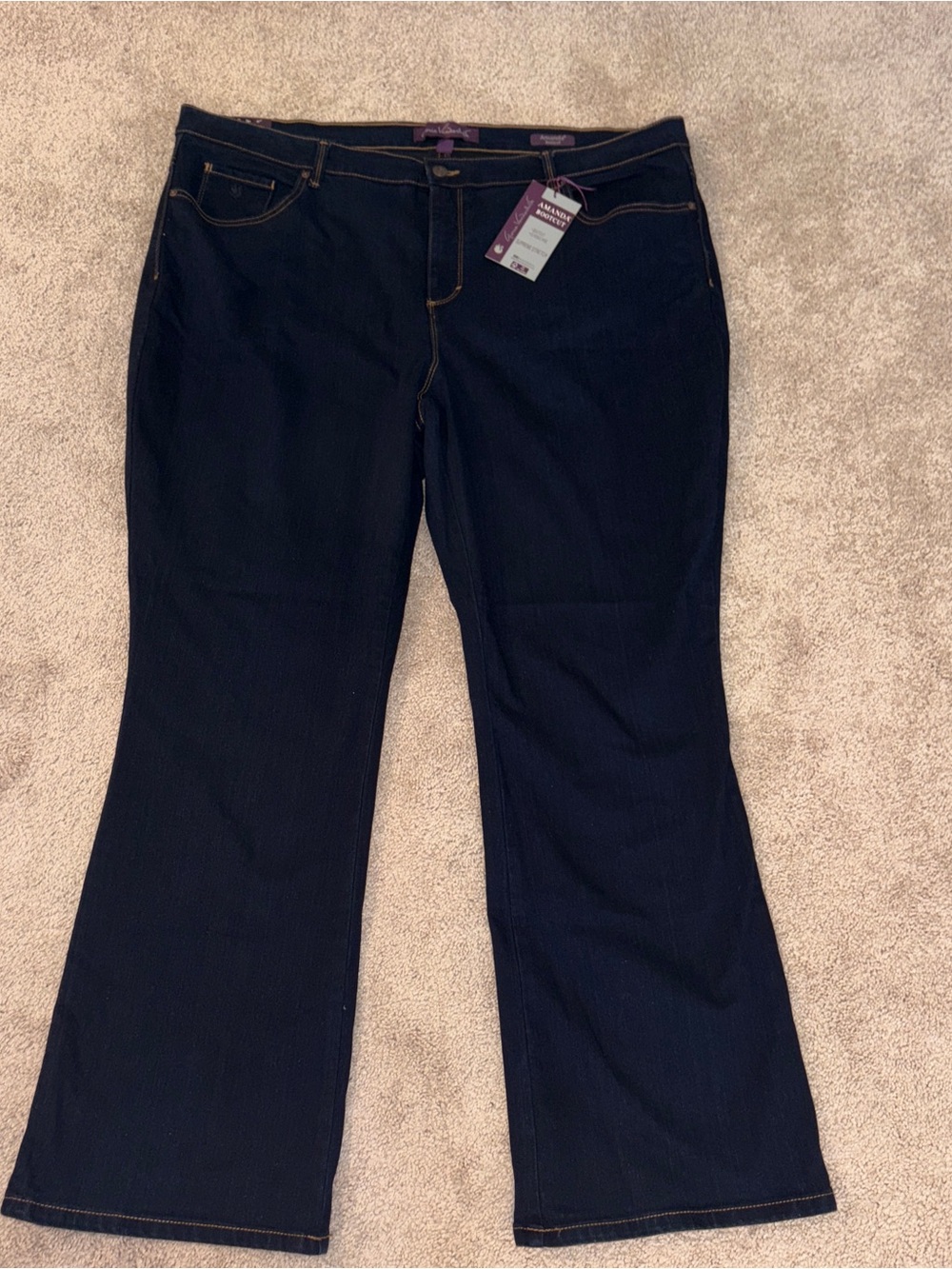 NWT Women’s Gloria Vanderbilt Dark Wash Bootcut Jeans Size: 22W